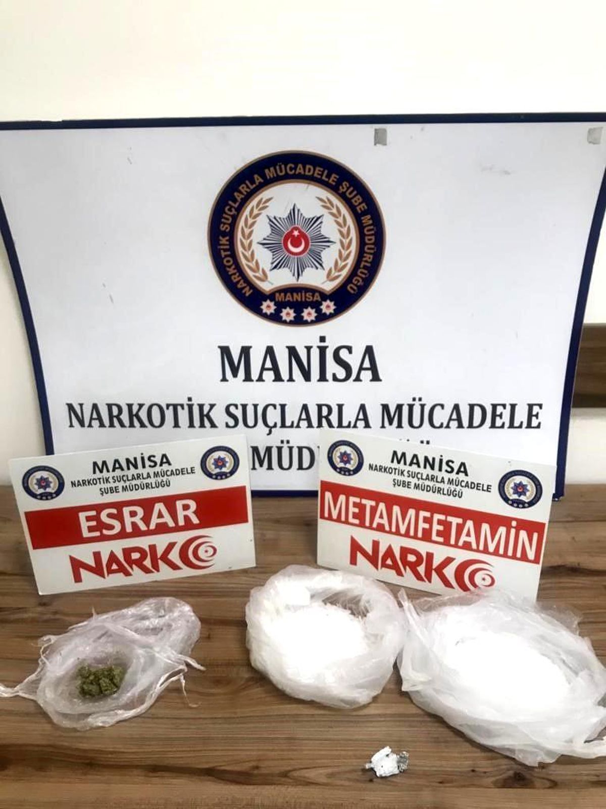 Şüphe üzerine durdurulan 2 kişinin üzerinde uyuşturucu yakalandı