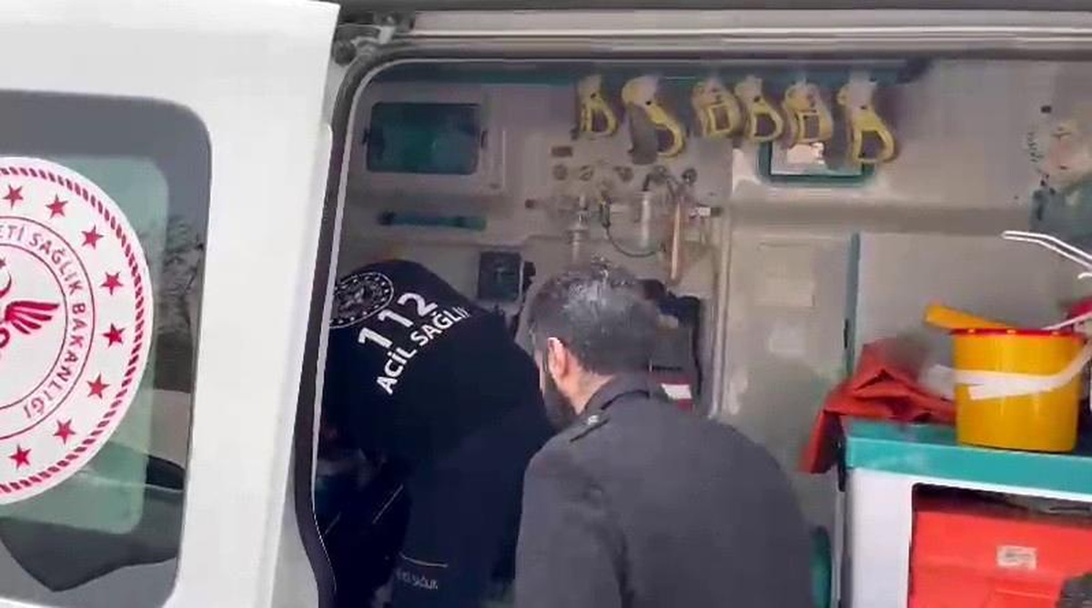 Trafik ışıklarında beklerken saldırıya uğradı