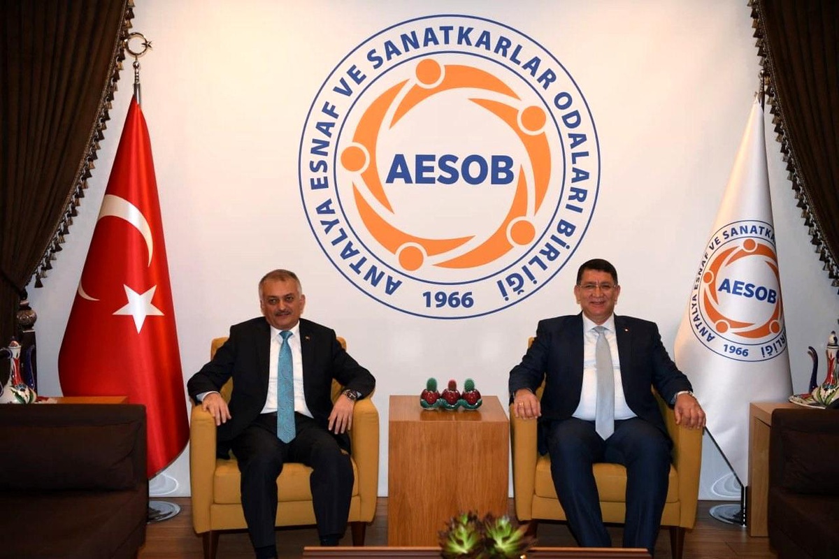 Vali Yazıcı: "Pandemi herkesi psikolojik, sosyolojik, ekonomik olarak yordu"