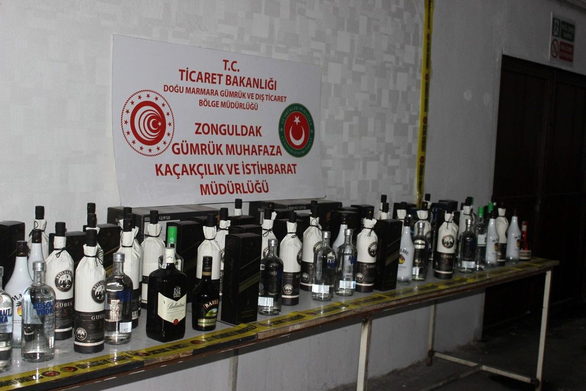 Bartın\'da yabancı bandıralı gemide 88 şişe bandrolsüz alkollü içki ele geçirildi
