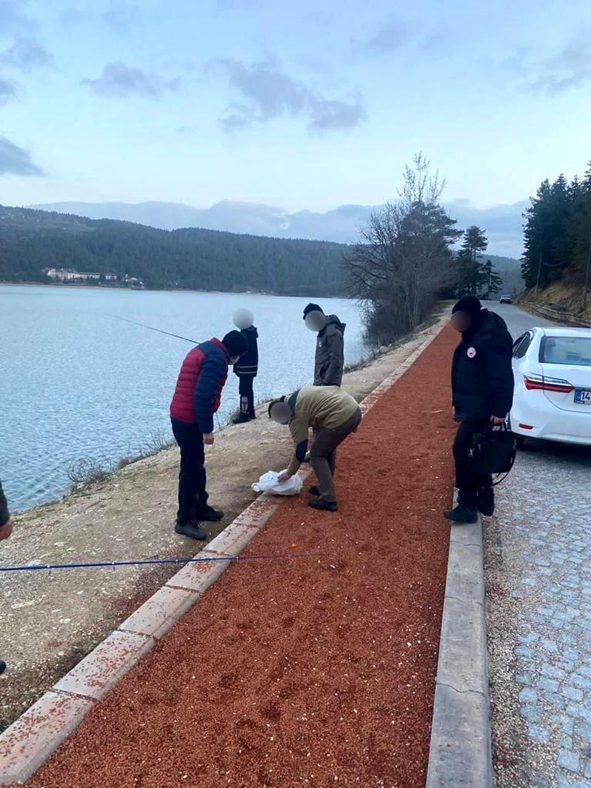 Abant\'ta kaçak balık avlayan 3 kişiye para cezası