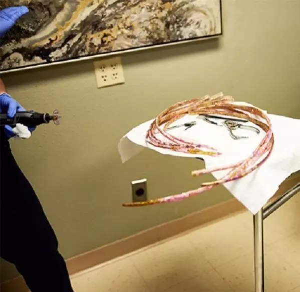 ABD'li rekortmen Ayanna Williams 30 yıl sonra tırnaklarını kesti ABD'li rekortmen Ayanna Williams 30 yıl sonra tırnaklarını kesti