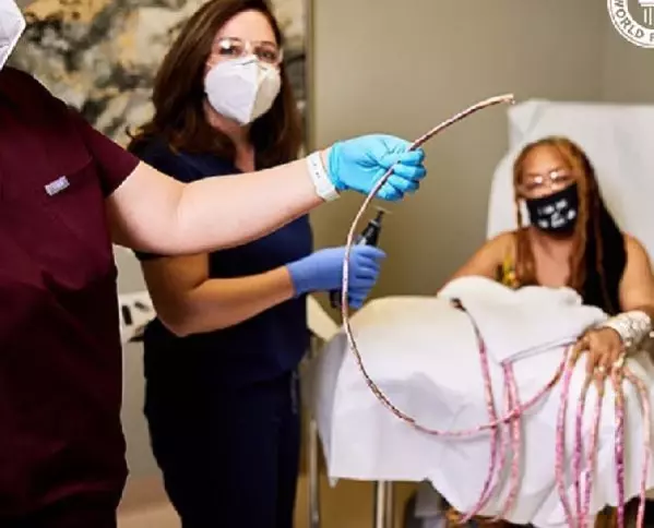 ABD'li rekortmen Ayanna Williams 30 yıl sonra tırnaklarını kesti ABD'li rekortmen Ayanna Williams 30 yıl sonra tırnaklarını kesti