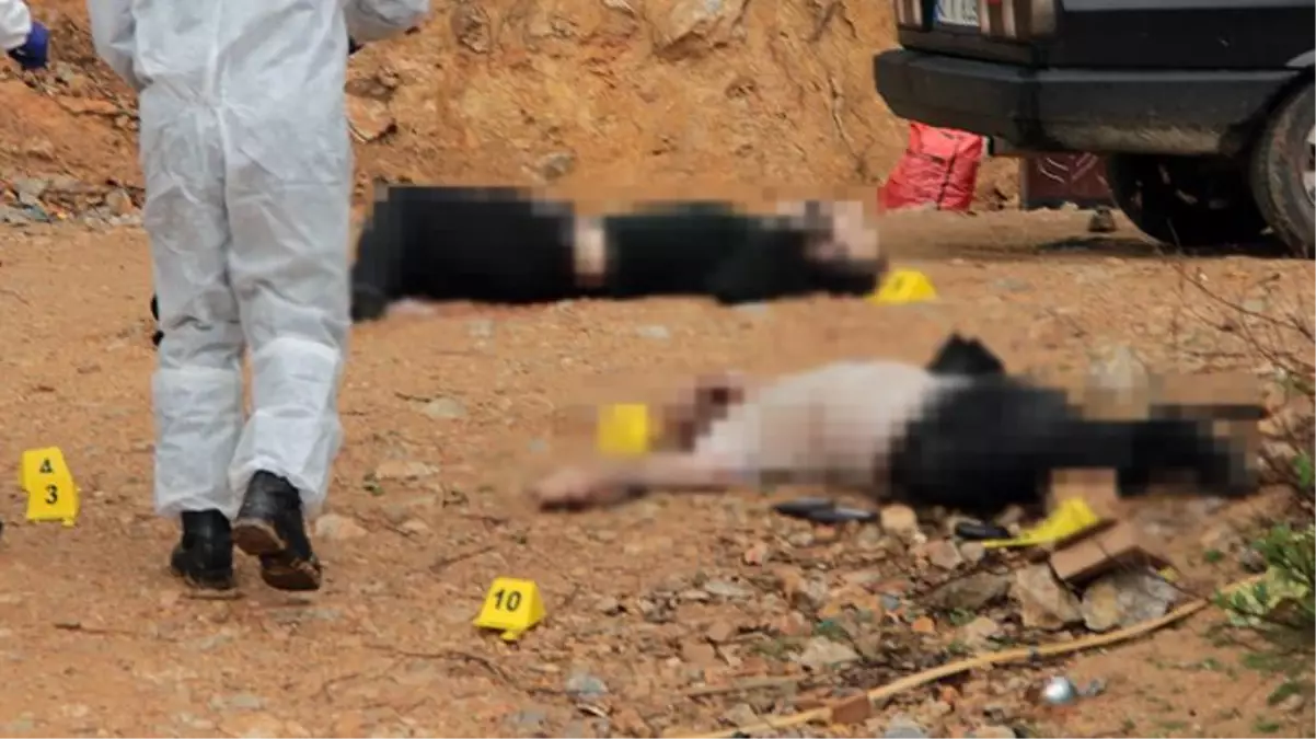 Gözü dönmüş komşu, baba ve oğula kurşun yağdırıp sırra kadem bastı