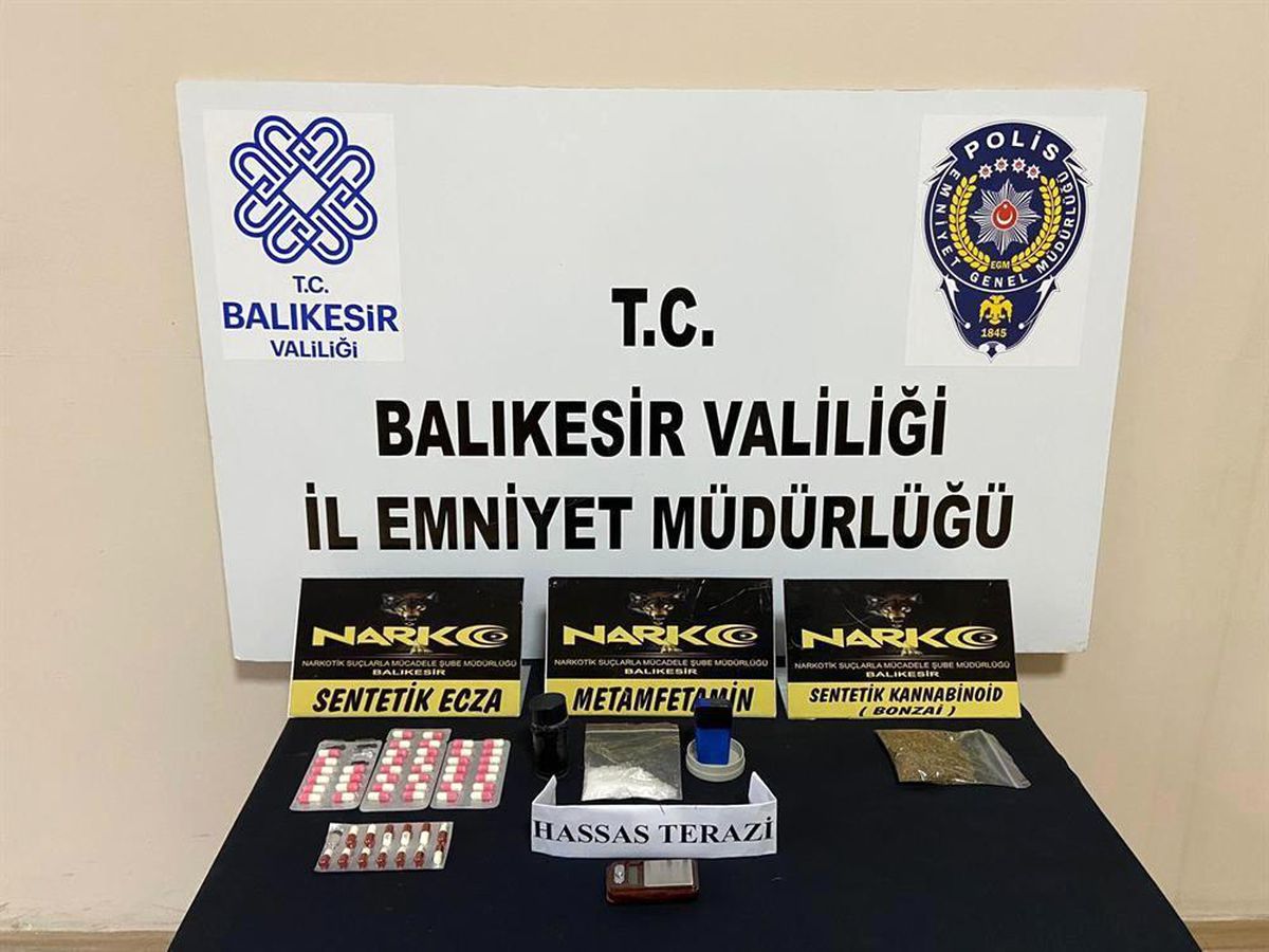 Balıkesir\'de polisten 2 uyuşturucu şüphelisine operasyon