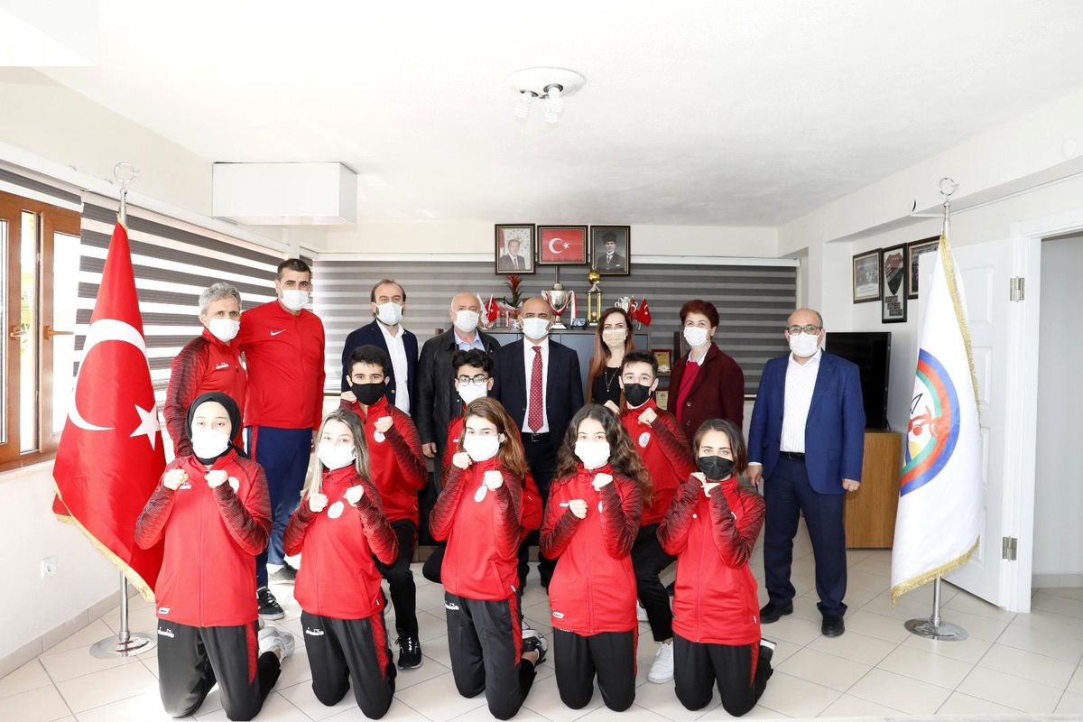 Başkan Söğüt, sporcuları uğurladı