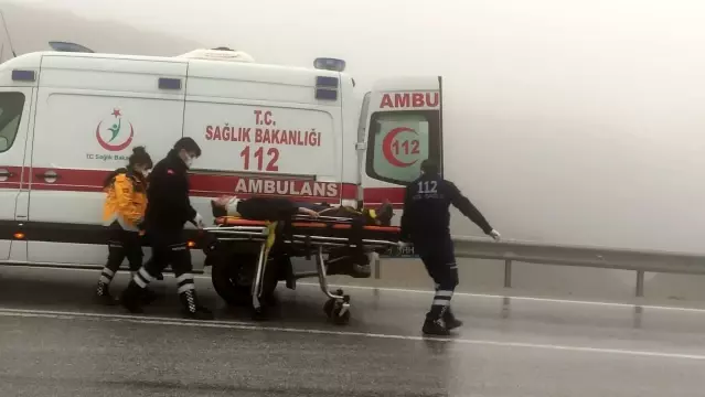 Bursa'da yoğun sis...İki tır çarpıştı: 1 yaralı