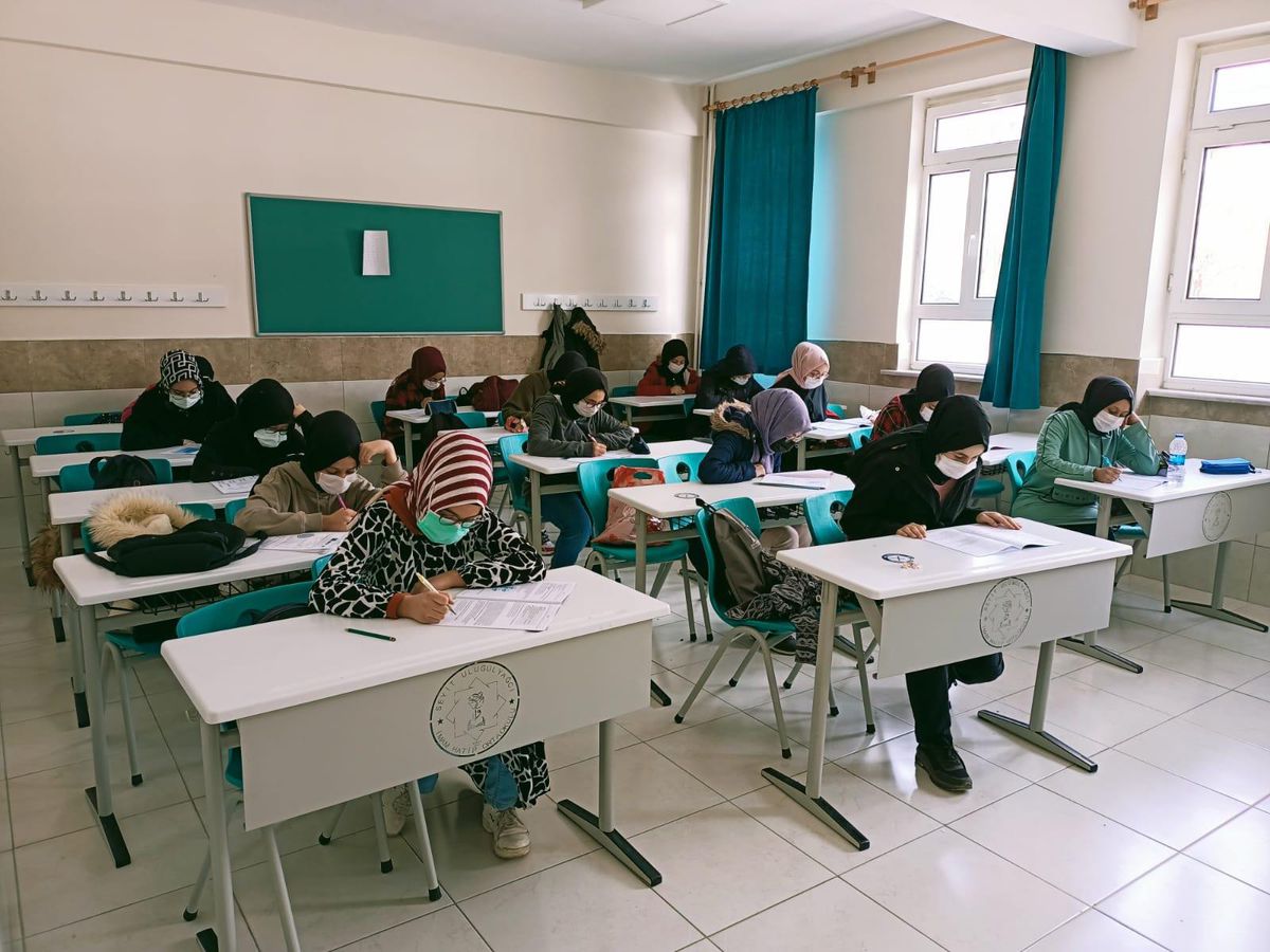Büyükşehir 8. sınıflara izleme ve değerlendirme sınavı yaptı