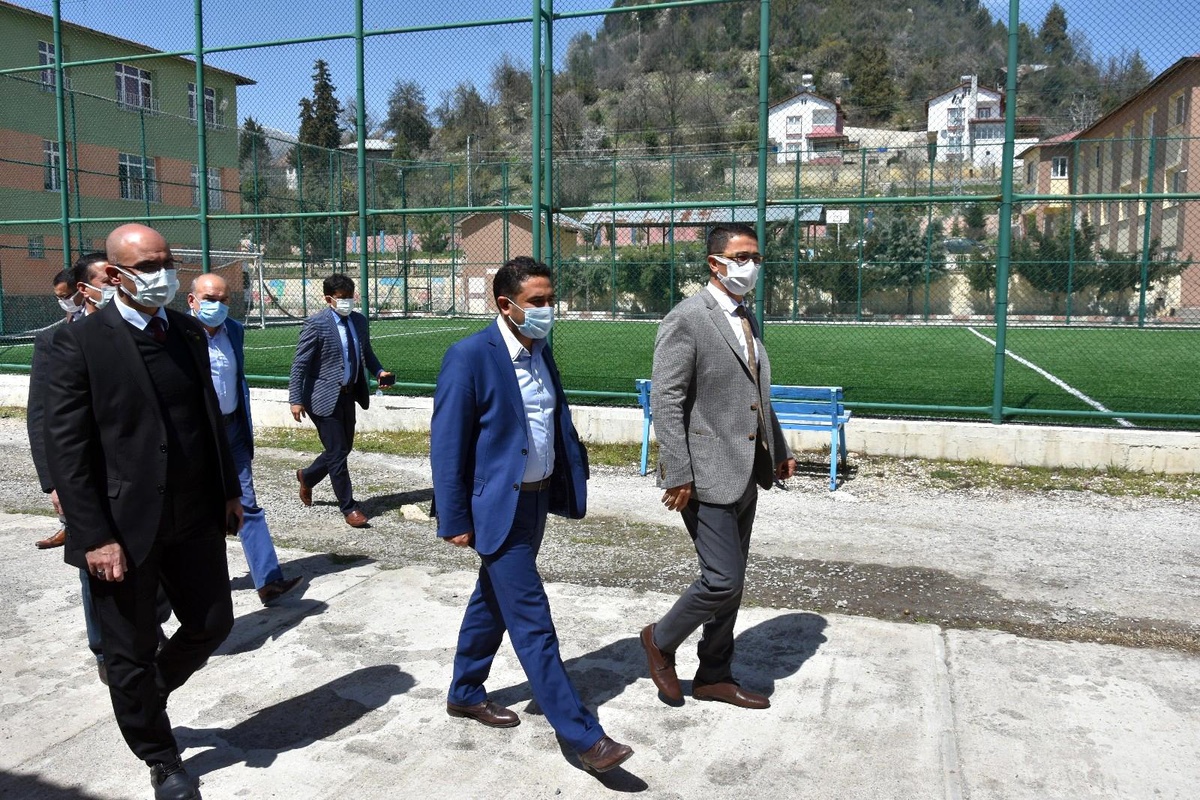 Demir, Çamlıyayla\'daki spor tesislerinde incelemelerde bulundu