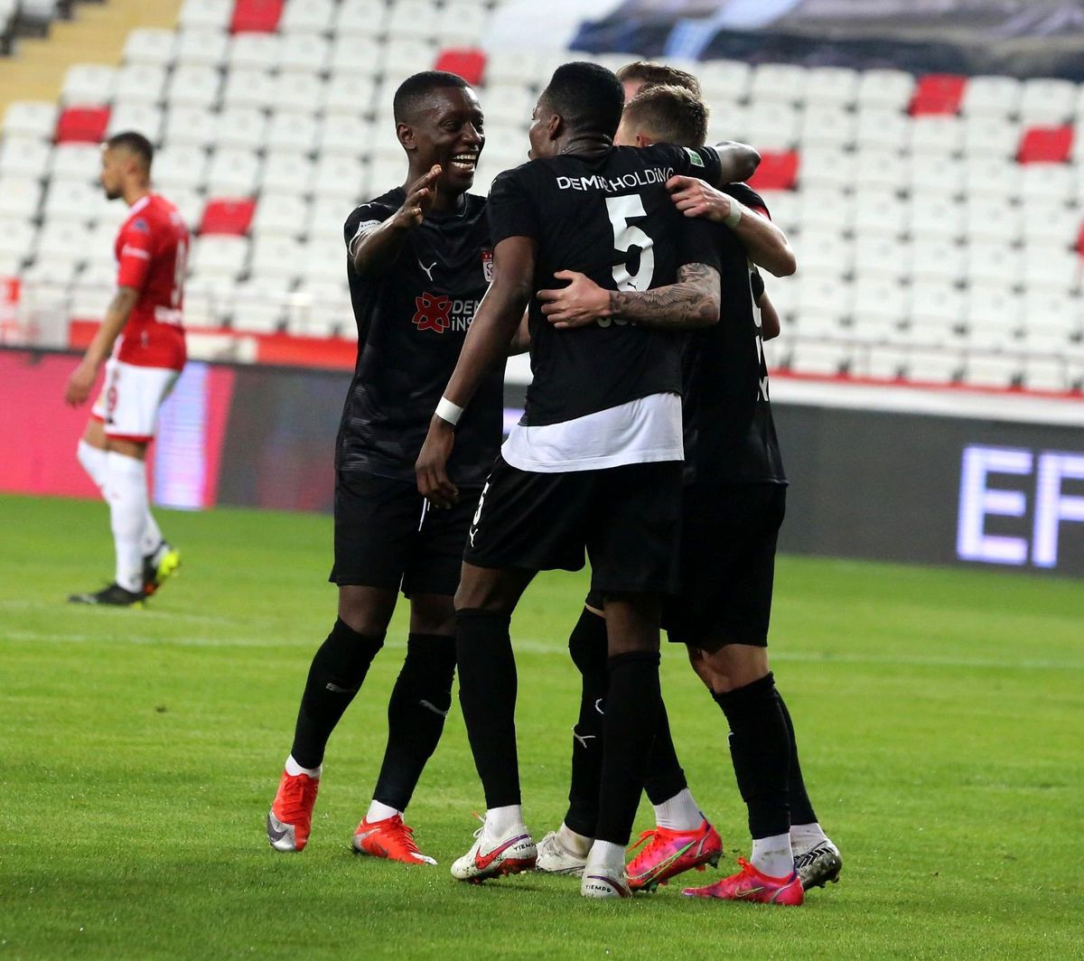 DG Sivasspor\'un serisi 10 maça yükseldi