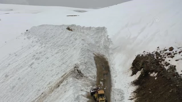 (DRONE) 4 aydır kapalı olan alternatif köy yolu 7 günde açılabildi