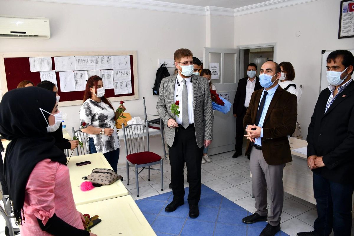 Dünya Romanlar Günü kutlandı