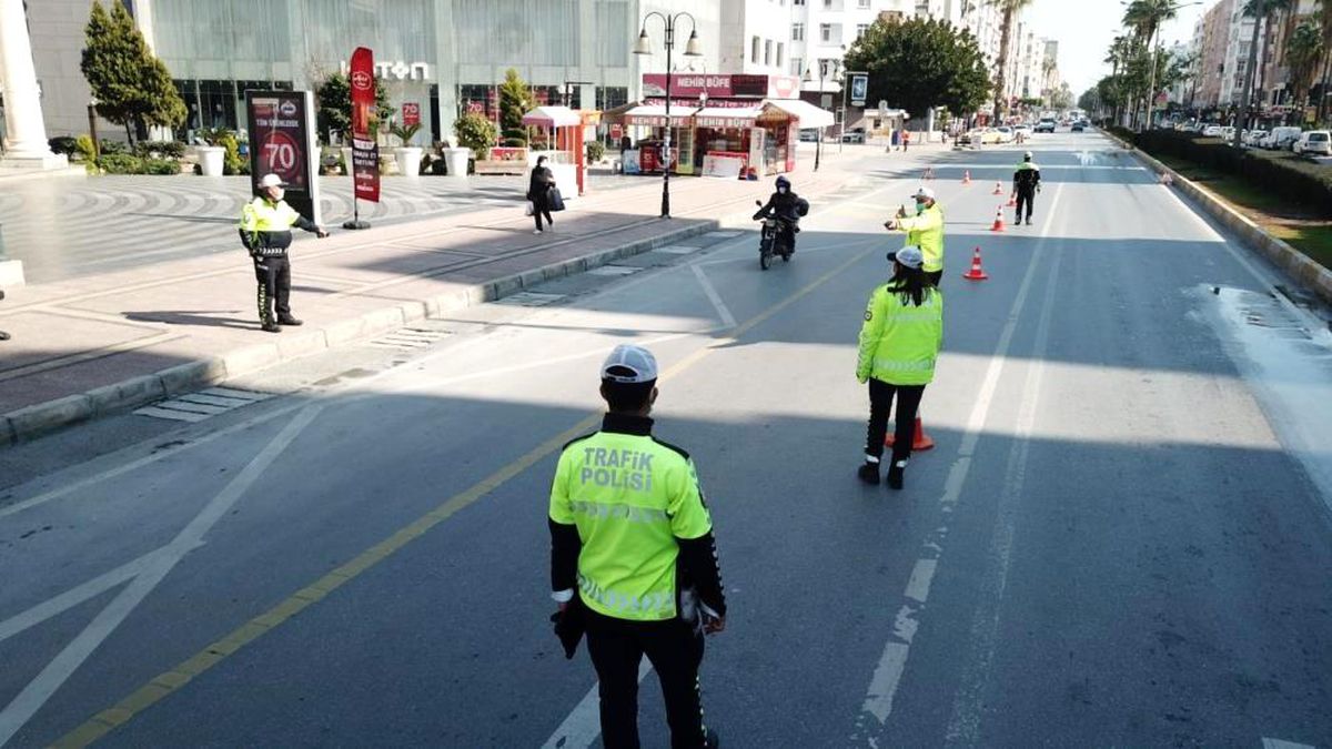 Emniyet kemeri takmayan ve cep telefonu kullanan 571 kişiye ceza