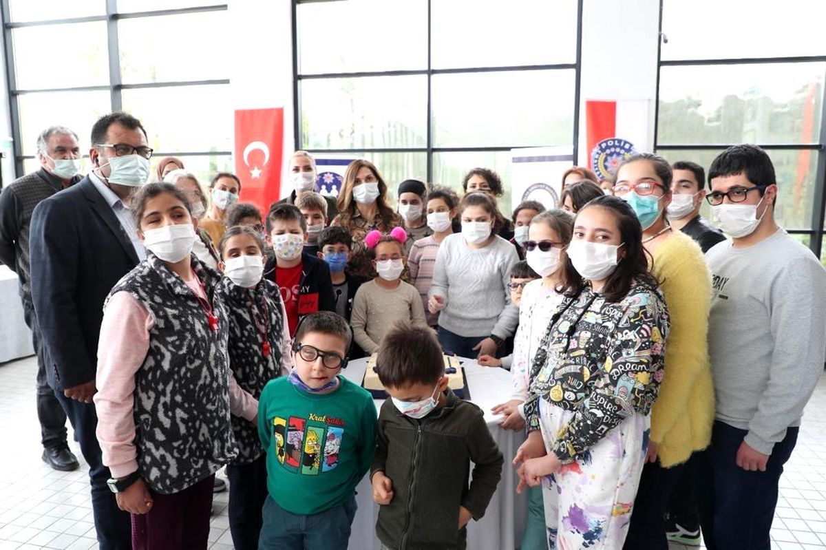 Engelli çocukların ailelerine "En İyi Narkotik Polisi Anne" projesi tanıtıldı