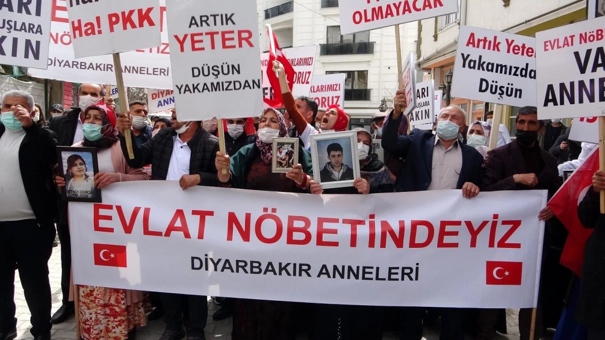 Evlatları dağa kaçırılan Vanlı annelere Diyarbakır annelerinden destek