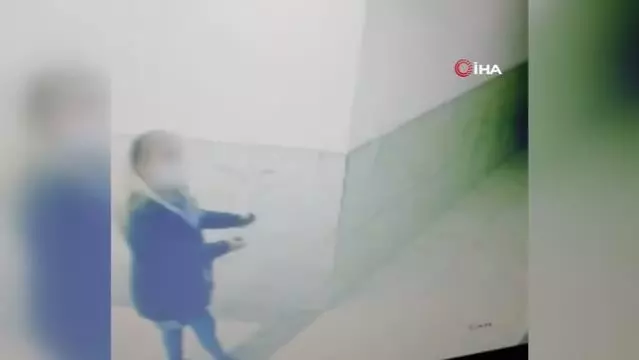 Evlerden hırsızlık yapıp yakalanmamak için kılık değiştirmişler...O anlar kamerada Evlerden hırsızlık yapıp yakalanmamak için kılık değiştirmişler...O anlar kamerada