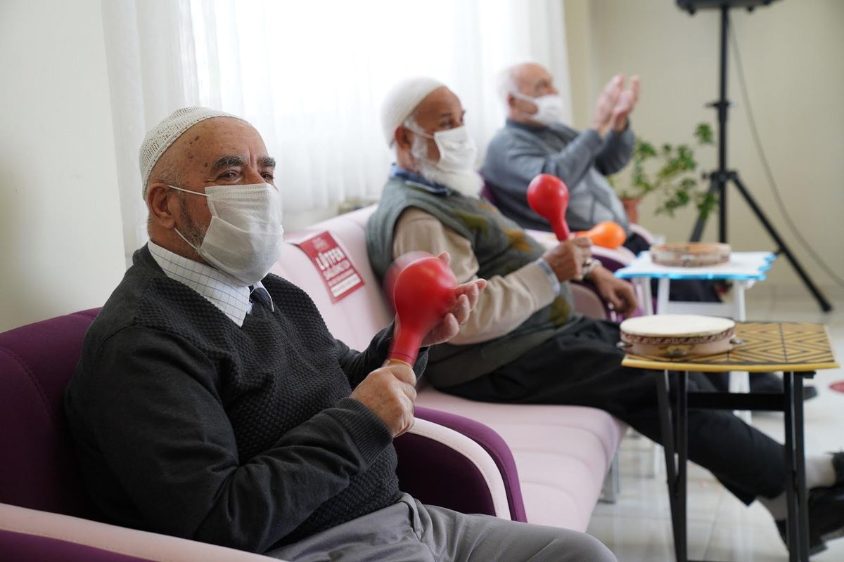 Gaziantep\'te Alzaymır hastalarına müzikli terapi