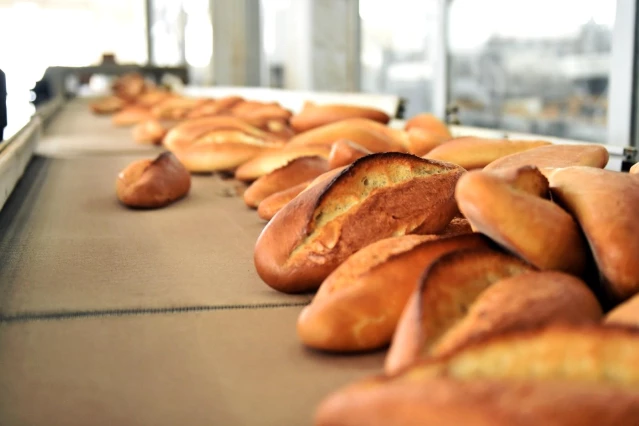 Mansur Yavaş'tan Ramazan müjdesi: Başkent'te ekmek 1 TL'ye satılacak