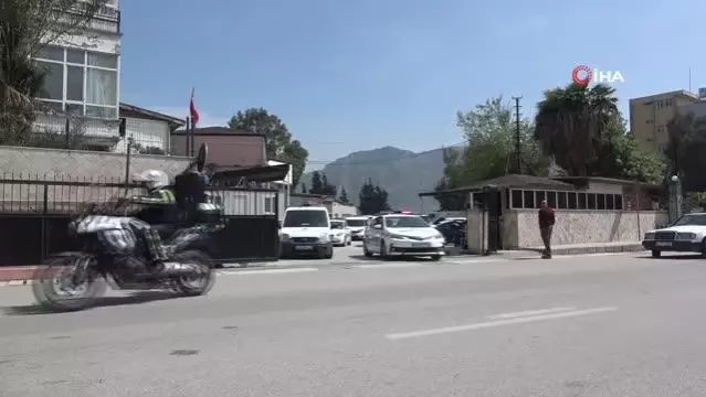 Hatay'da asayiş uygulaması... 285 personel, 34 ekip ile geniş çaplı asayiş uygulaması yapıldı Hatay'da asayiş uygulaması... 285 personel, 34 ekip ile geniş çaplı asayiş uygulaması yapıldı