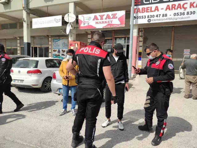 Hatay'da asayiş uygulaması... 285 personel, 34 ekip ile geniş çaplı asayiş uygulaması yapıldı Hatay'da asayiş uygulaması... 285 personel, 34 ekip ile geniş çaplı asayiş uygulaması yapıldı