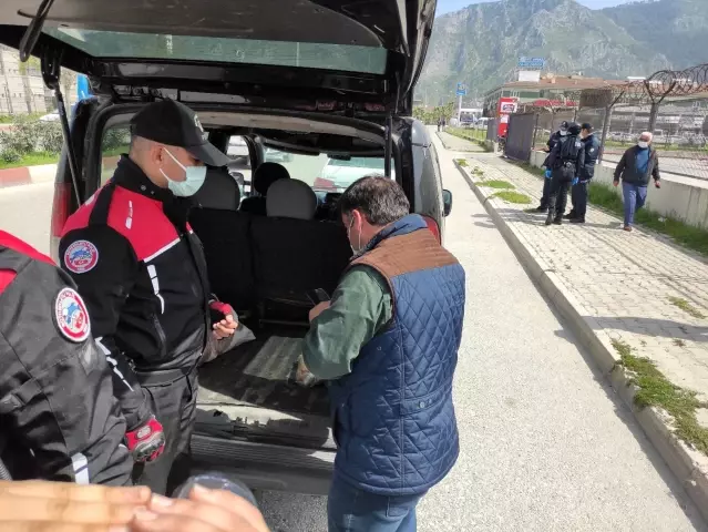 Hatay'da asayiş uygulaması... 285 personel, 34 ekip ile geniş çaplı asayiş uygulaması yapıldı Hatay'da asayiş uygulaması... 285 personel, 34 ekip ile geniş çaplı asayiş uygulaması yapıldı