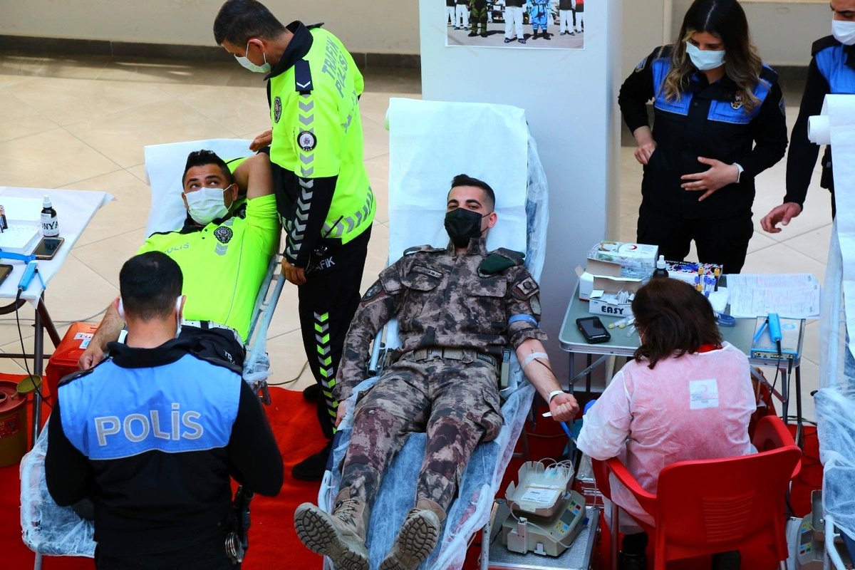 İnci: "Türk polisi cephede ve sedyede kanını vermeye hazır"