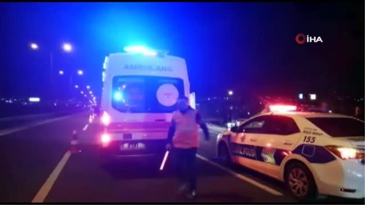 İzmir\'de otomobil tıra arkadan çarptı: 1 ölü, 1 yaralı