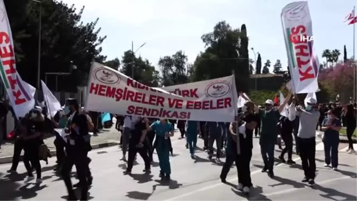 KKTC\'de sendikalardan meclis önünde eylem