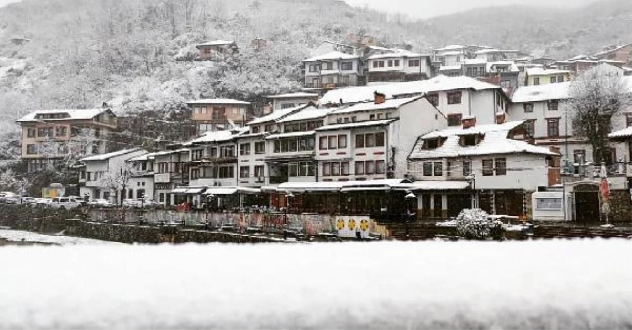 Kosova\'da Nisan ayında kar sürprizi