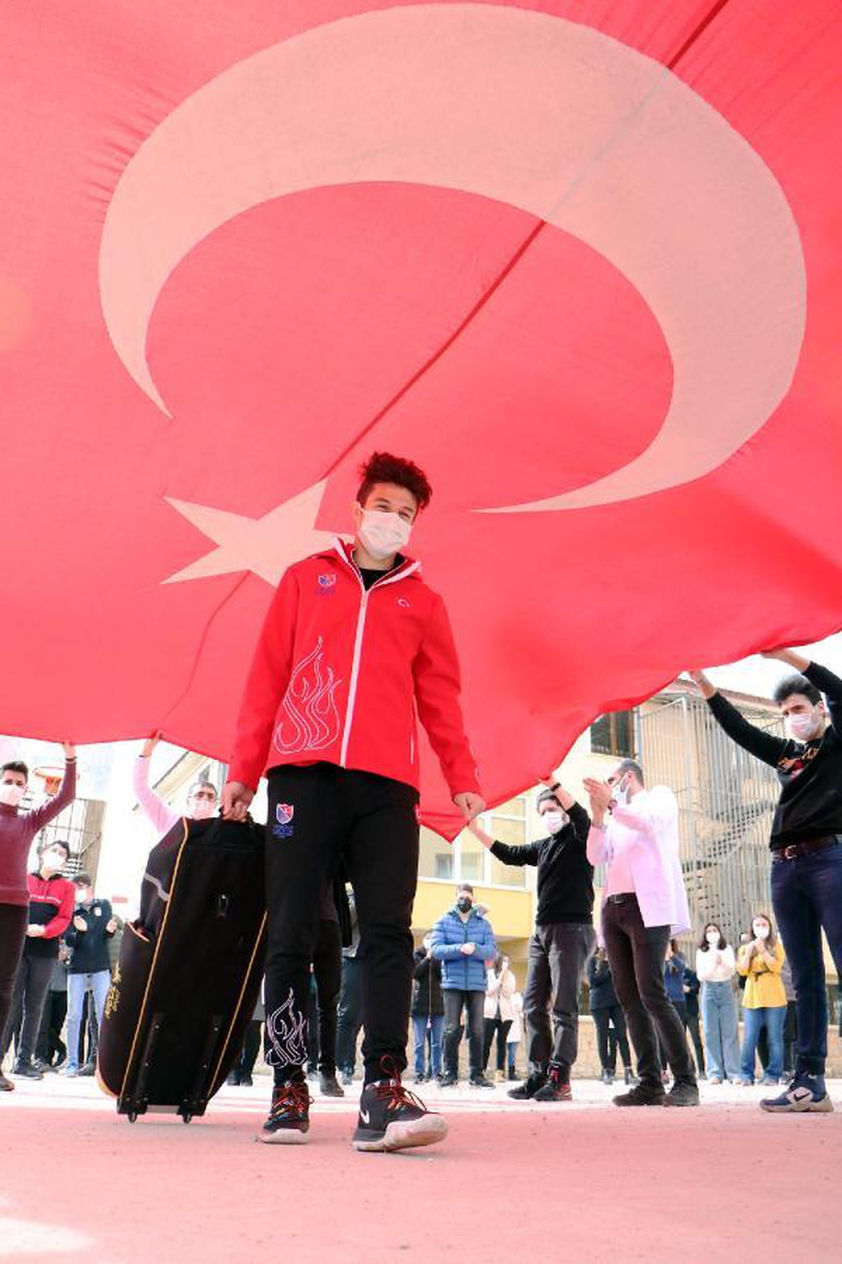 Milli eskrimciye coşkulu uğurlama