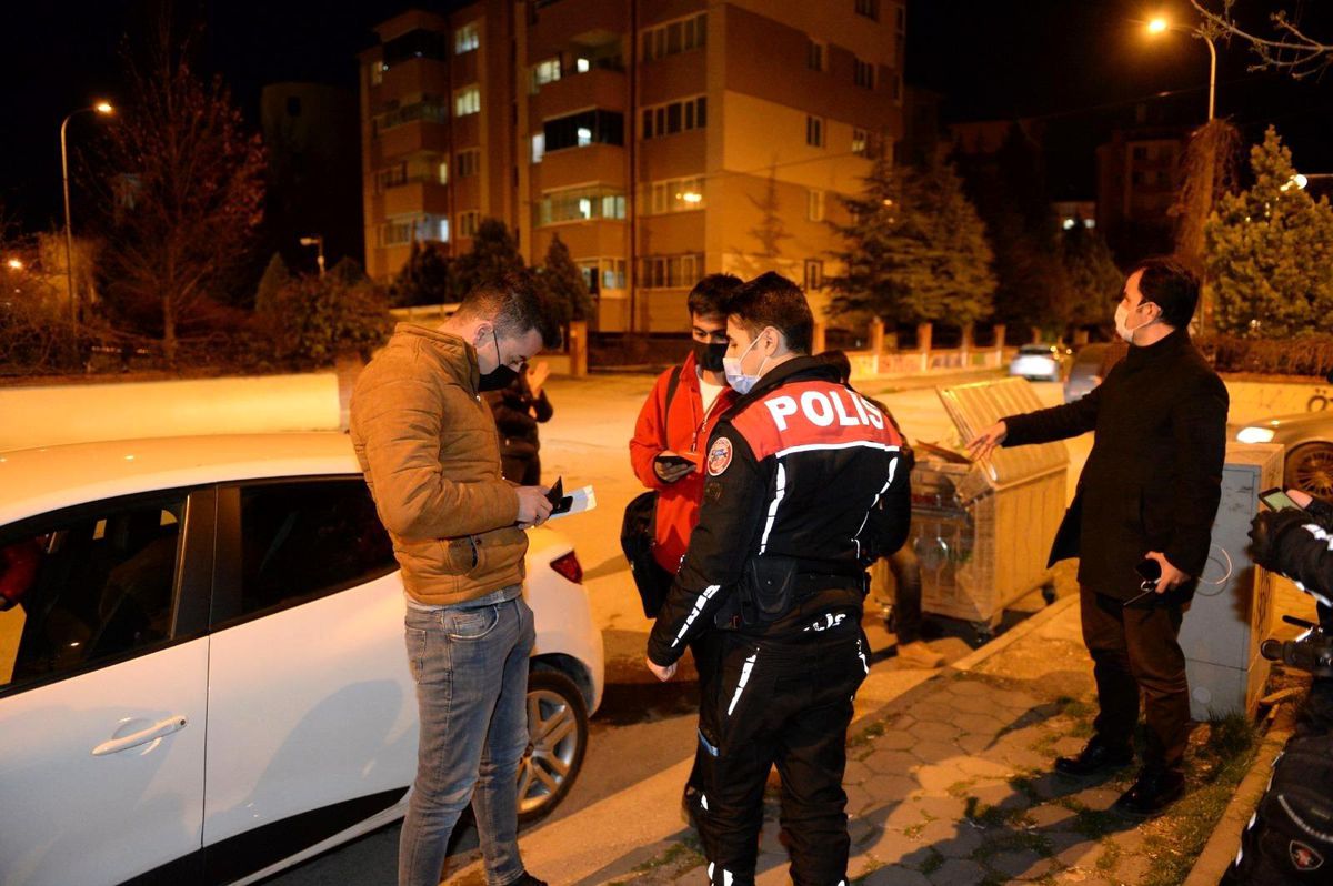 Son dakika haberi! Polisler maske ve mesafe denetimi yaptı