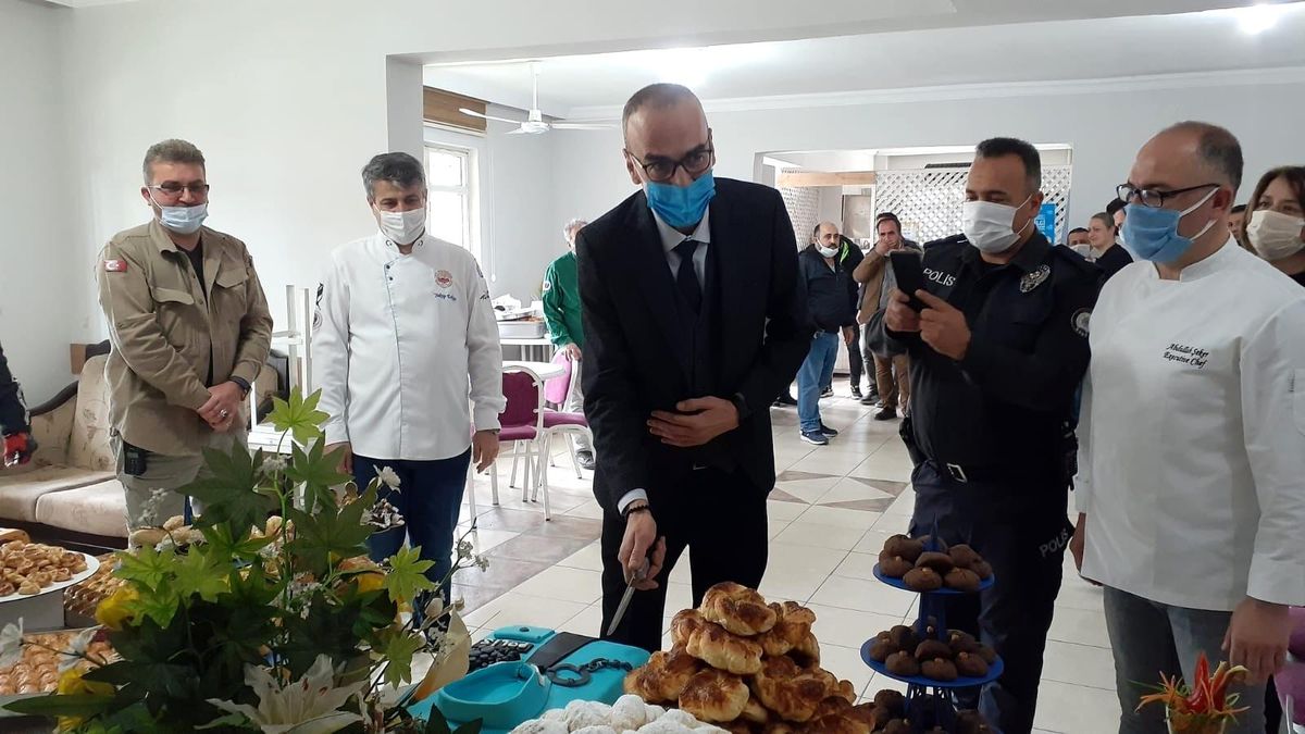 Profesyonel aşçılar Söke polisinin haftasını kutladı