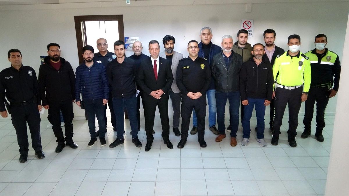 Adana\'da silah kaçakçılığını ortaya çıkaran polisler ödüllendirildi
