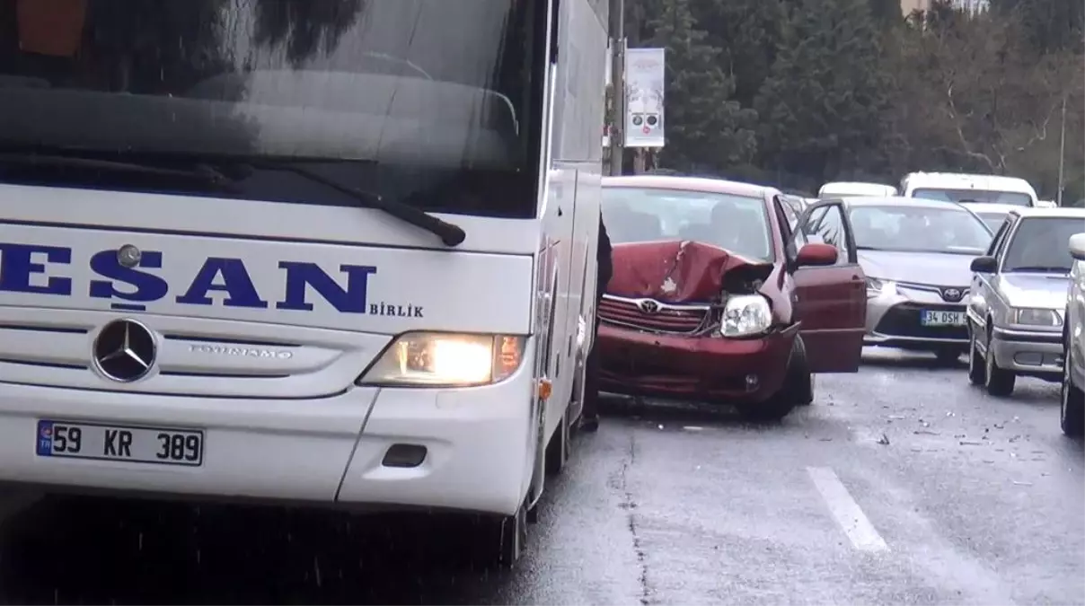 Tekirdağ\'da 3 araçlı zincirleme kaza