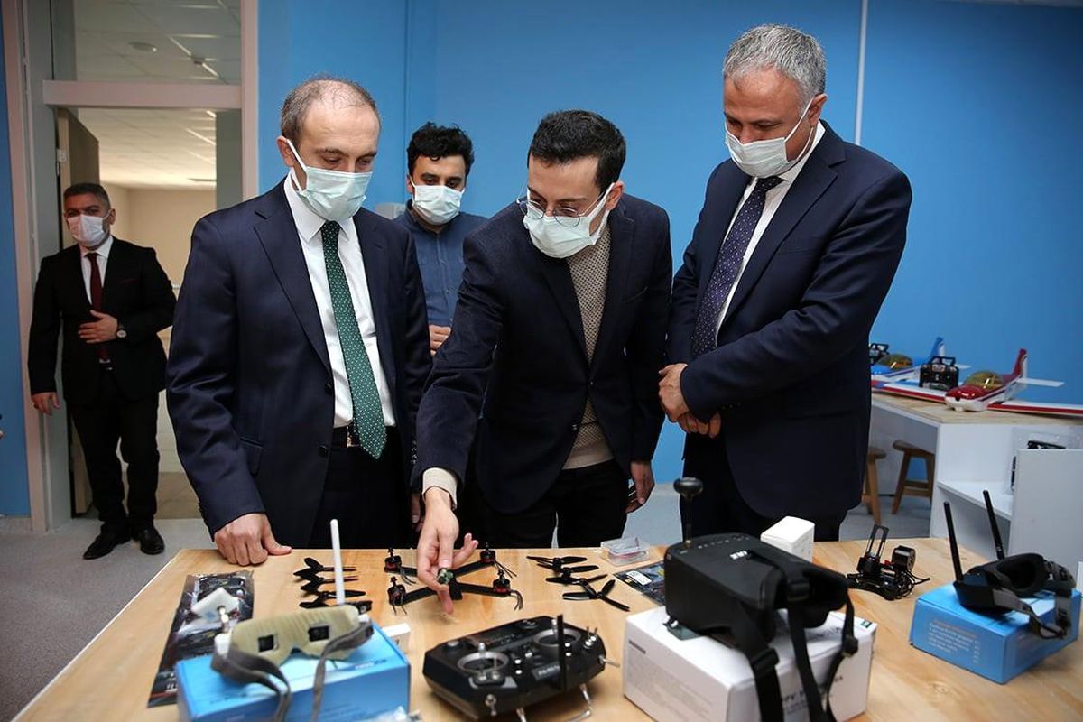 Türkiye\'nin ilklerini barındıran "Tasarım ve Beceri Merkezi" açılış için gün sayıyor