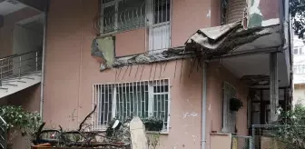 Üsküdar'da 5 katlı binada evin balkonu çöktü