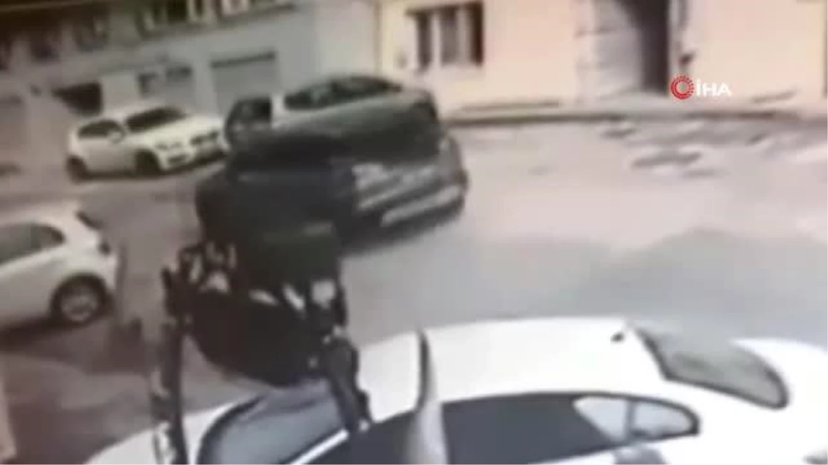 Bursa\'da jip sürücüsünün uyuyan köpeği ezdiği anlar güvenlik kamerasına yansıdı