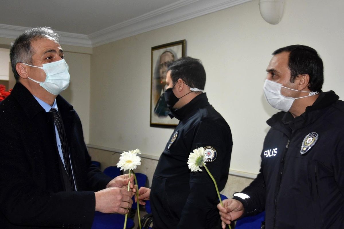 AK Parti\'den, Emniyet teşkilatına kutlama