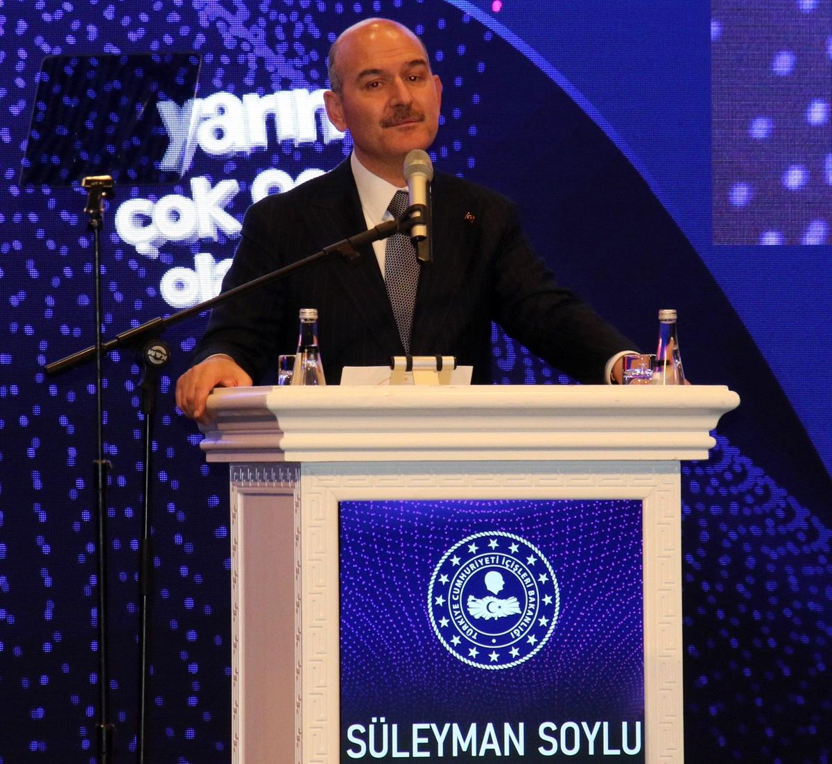 Bakan Soylu: "Geleceğe yürüyeceğinize inanmanızı istiyoruz"