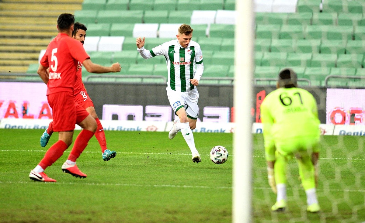 Bursaspor\'un Ümraniyespor\'a karşı üstünlüğü var