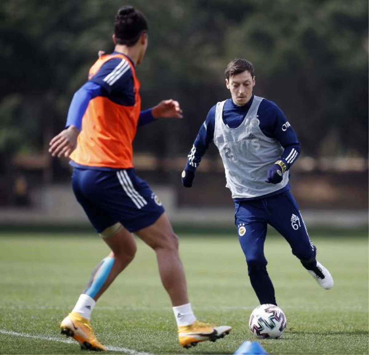 Fenerbahçe\'de Mesut Özil takıma döndü