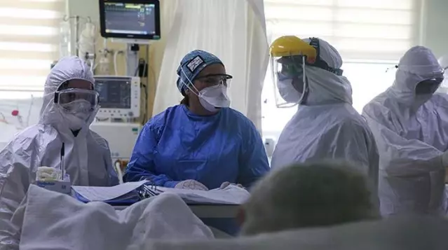 Vaka artışının önlenemediği kentte, 'geçmiş olsun'a giden şahıs 42 kişiye virüs bulaştırdı Vaka artışının önlenemediği kentte, 'geçmiş olsun'a giden şahıs 42 kişiye virüs bulaştırdı