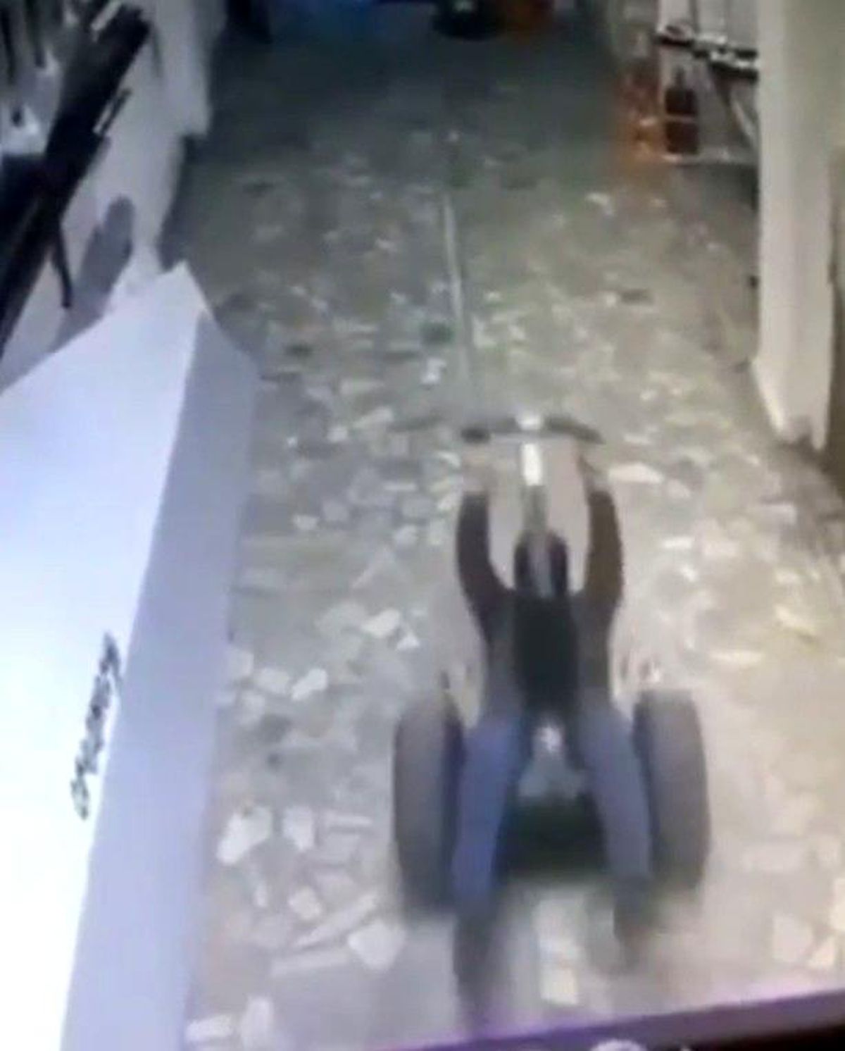 Ginger denilen araçta hakimiyetini kaybeden adamın ilginç anları kamerada