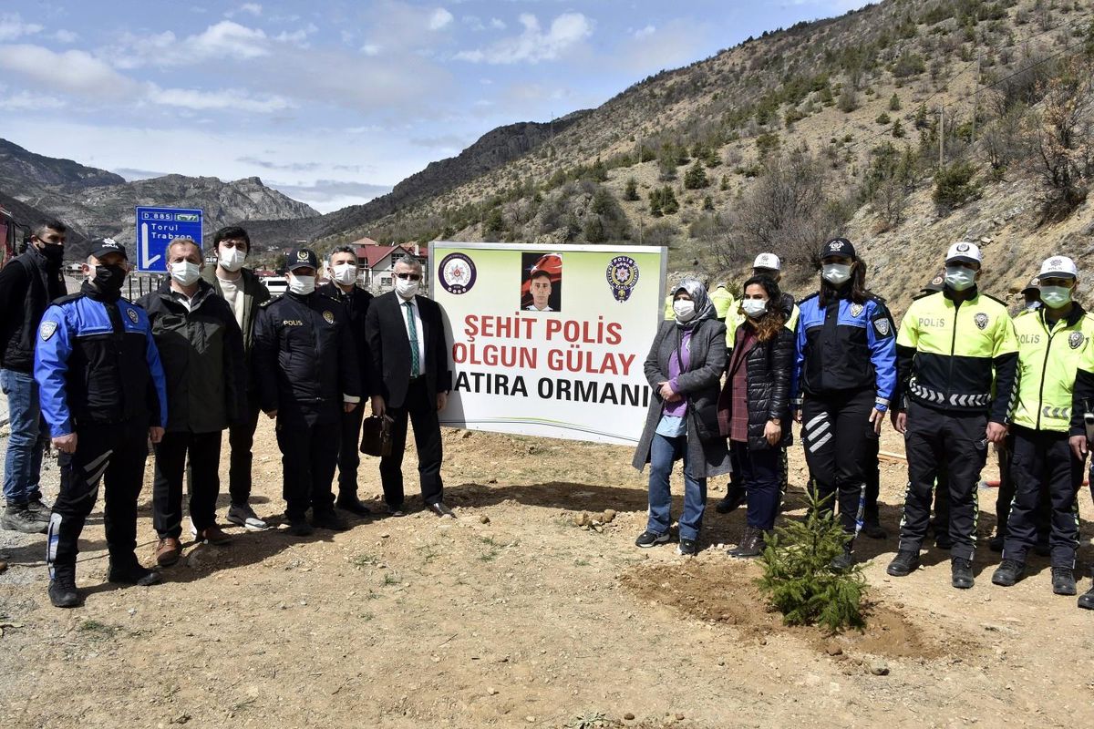 Son dakika haberleri... Gümüşhane\'de Polis Haftası kapsamında fidan dikildi, lokma dağıtıldı