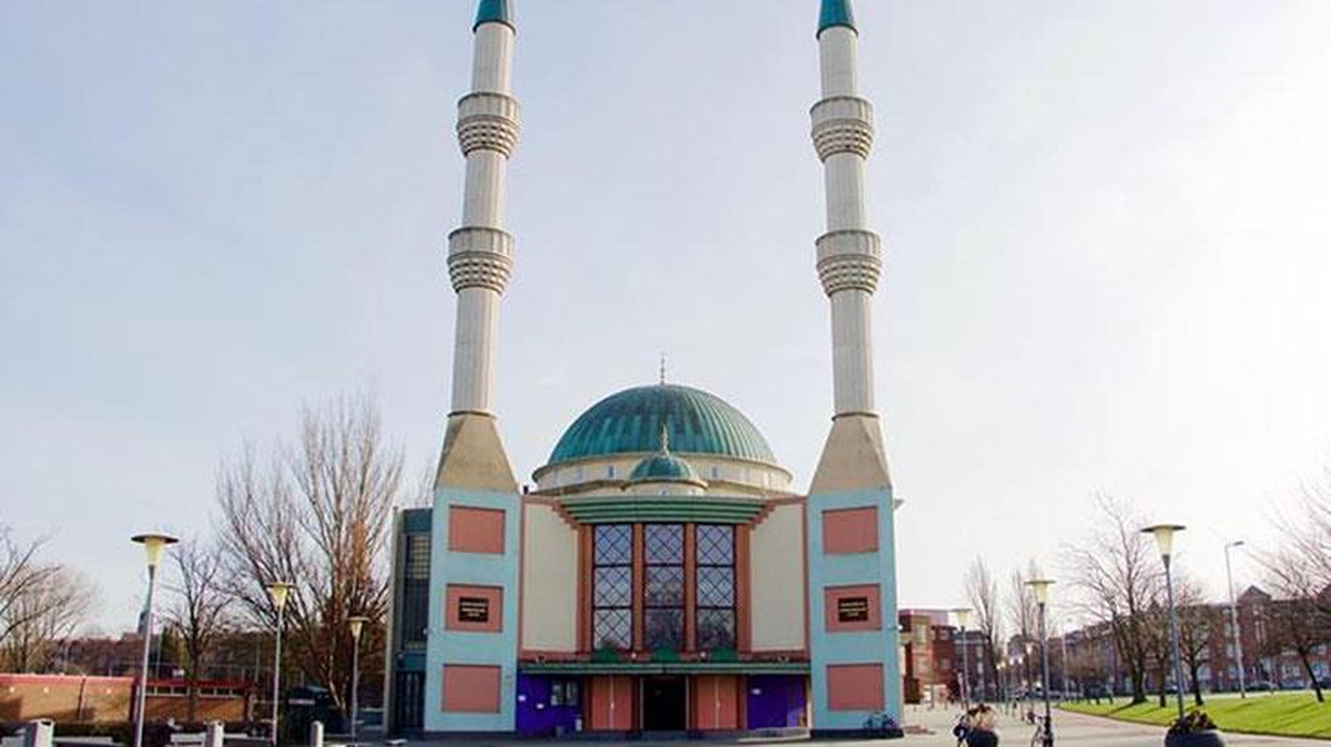 Hollanda\'da bir camiye \'Müslümanlar diri diri yakılmalıdır\' yazılı tehdit mektubu gönderildi
