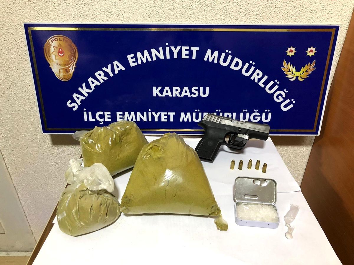 İlçeye uyuşturucu sokmak isteyenlere polis baskını: 2 kişi tutuklandı
