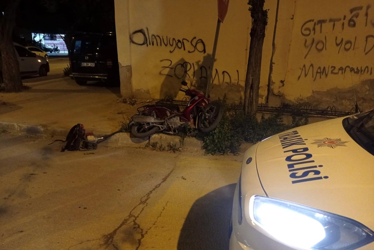Son dakika! İzmir\'de motosikletli hırsız polisten kaçamadı