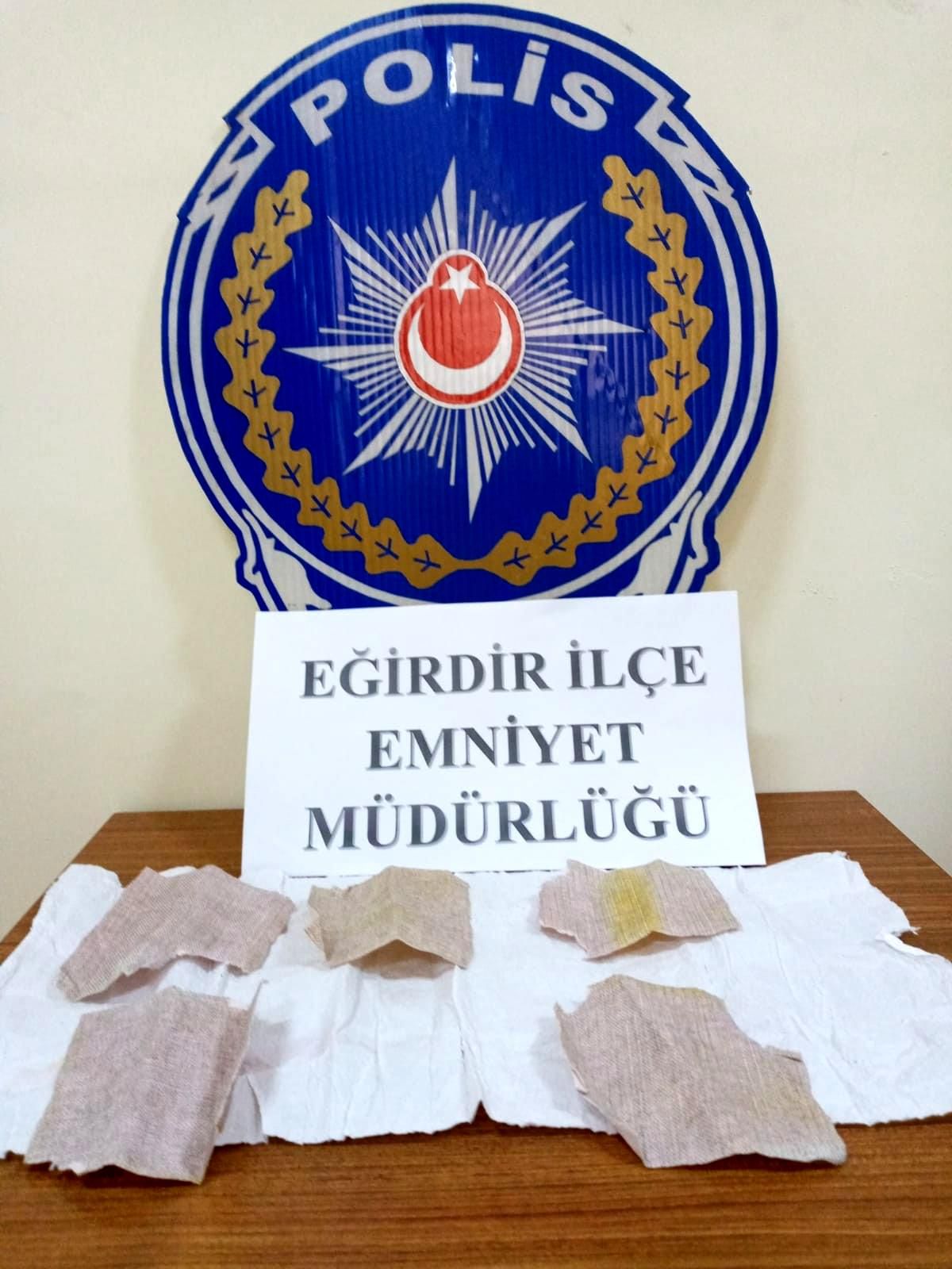 Kavga ihbarına giden polis uyuşturucu madde ele geçirdi