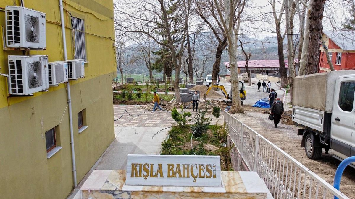 Kışla bahçesi yenileniyor
