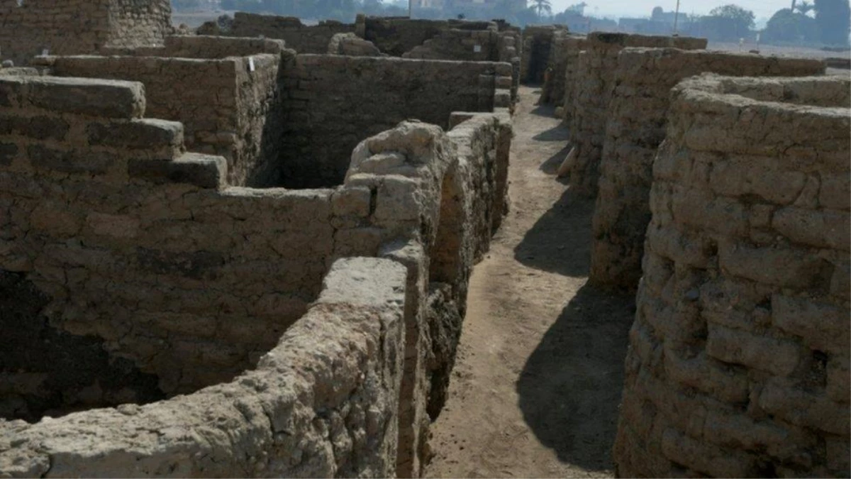 Mısır\'da 3 bin yıllık \'kayıp altın şehir\' ortaya çıkartıldı